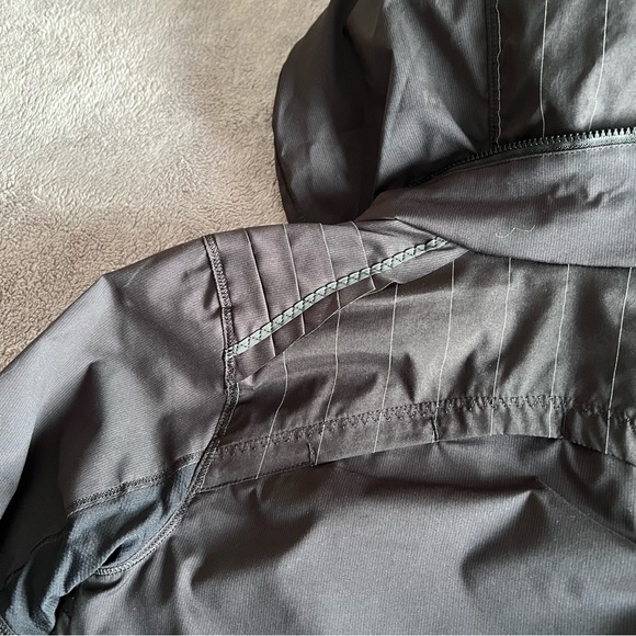 Lululemon Black Jacket 🖤 - Picture 9 of 12